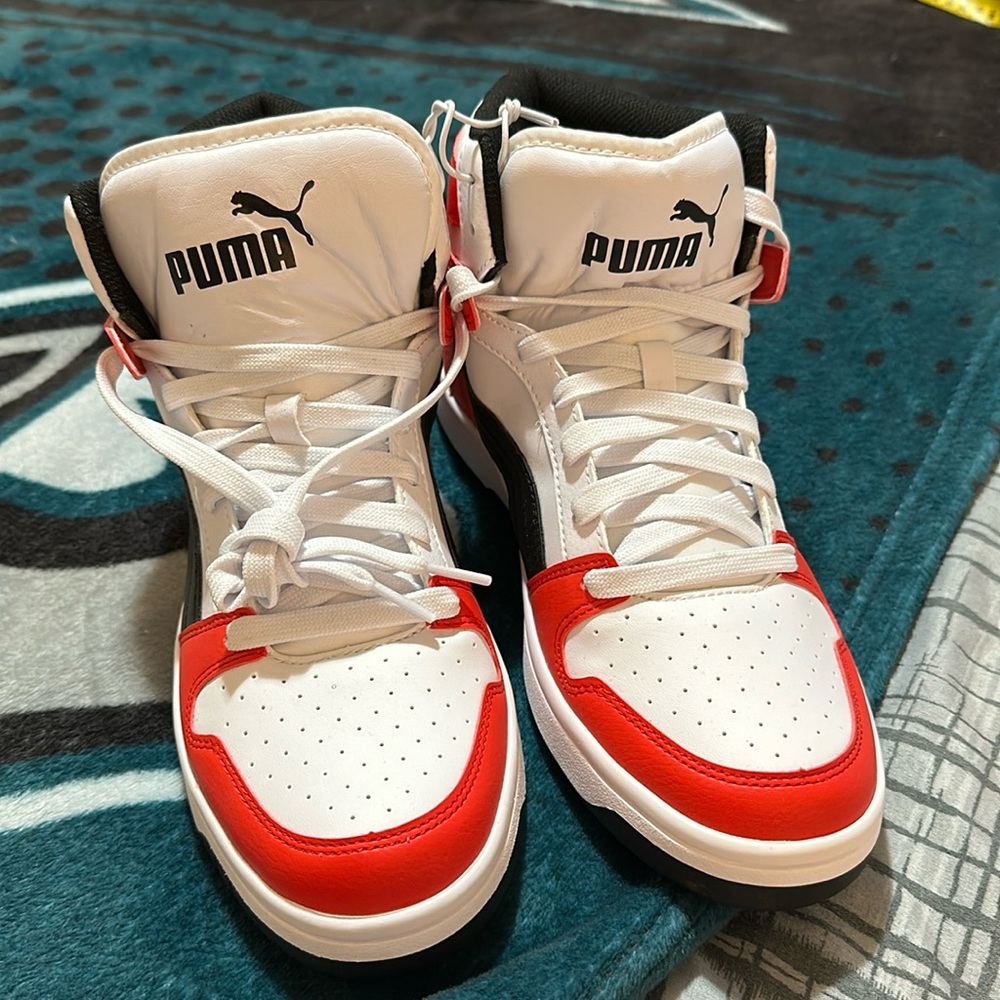 NWOT puma red black and white high tops men’s size 10